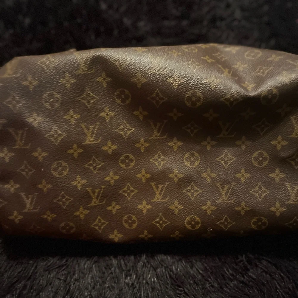 Authentic Louis Vuitton Speedy 40( retired ) my favorite❤️